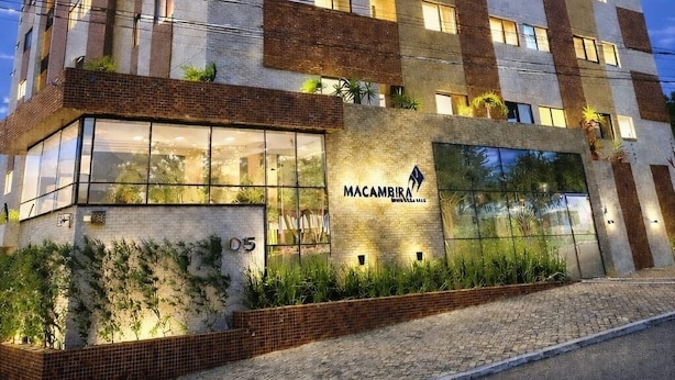 A multi-story hotel with a modern design, featuring a prominent entrance with glass doors and a sign. - Residencial Macambira (Campina Grande)