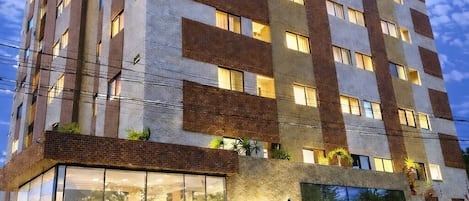 Studio familial, climatisation, vue sur la ville | Extérieur