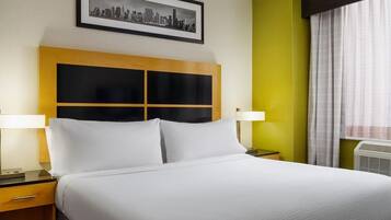 Tabla de planchar con plancha, wifi gratis y ropa de cama