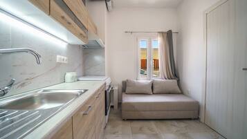 Basic-Apartment, Balkon | Eigene Küche | Kühlschrank, Herdplatte, Kochgeschirr/Geschirr/Besteck
