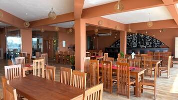 Phòng đôi Deluxe, ban công, quang cảnh biển | Khu ăn uống
