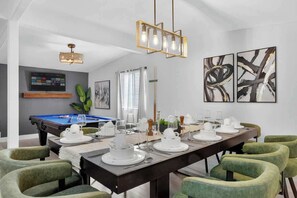 Dining - Ultimate 8BR Hangout w/ Arcade & Pool Table for 16 (North Las Vegas)
