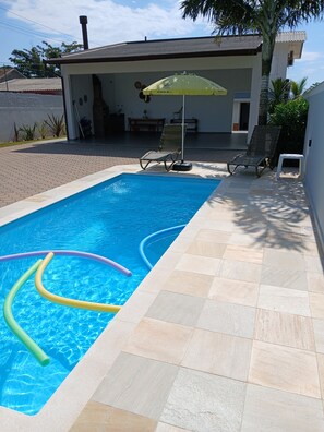 Outdoor pool - Beachfront house in Penha, SC (Penha)