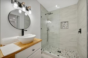 Basic Studio | Bathroom - St. Petersburg Vacation Home (St. Petersburg)