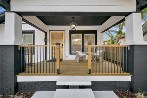 Classic Bungalow, 2 Bedrooms - St. Petersburg Vacation Home (St. Petersburg)