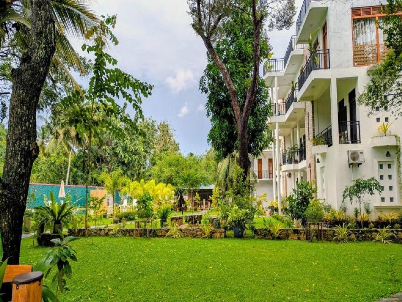 ห้องดีลักซ์ดับเบิล, ระเบียง, วิวสระว่ายน้ำ | บริเวณที่พัก