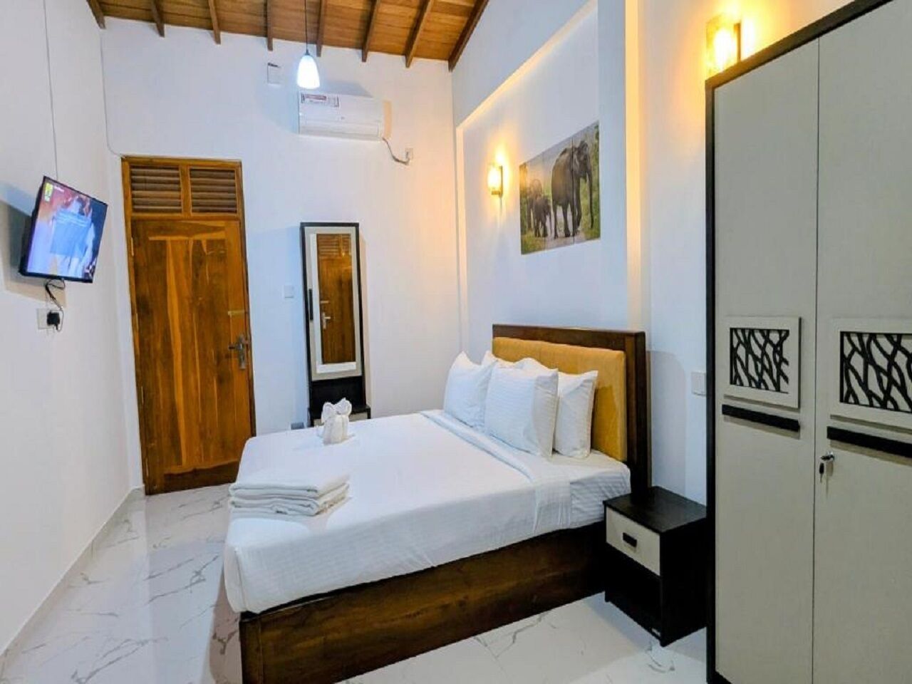 Chambre Double Deluxe, balcon, vue piscine | Espace de travail pour ordinateur portable, Wi-Fi gratuit