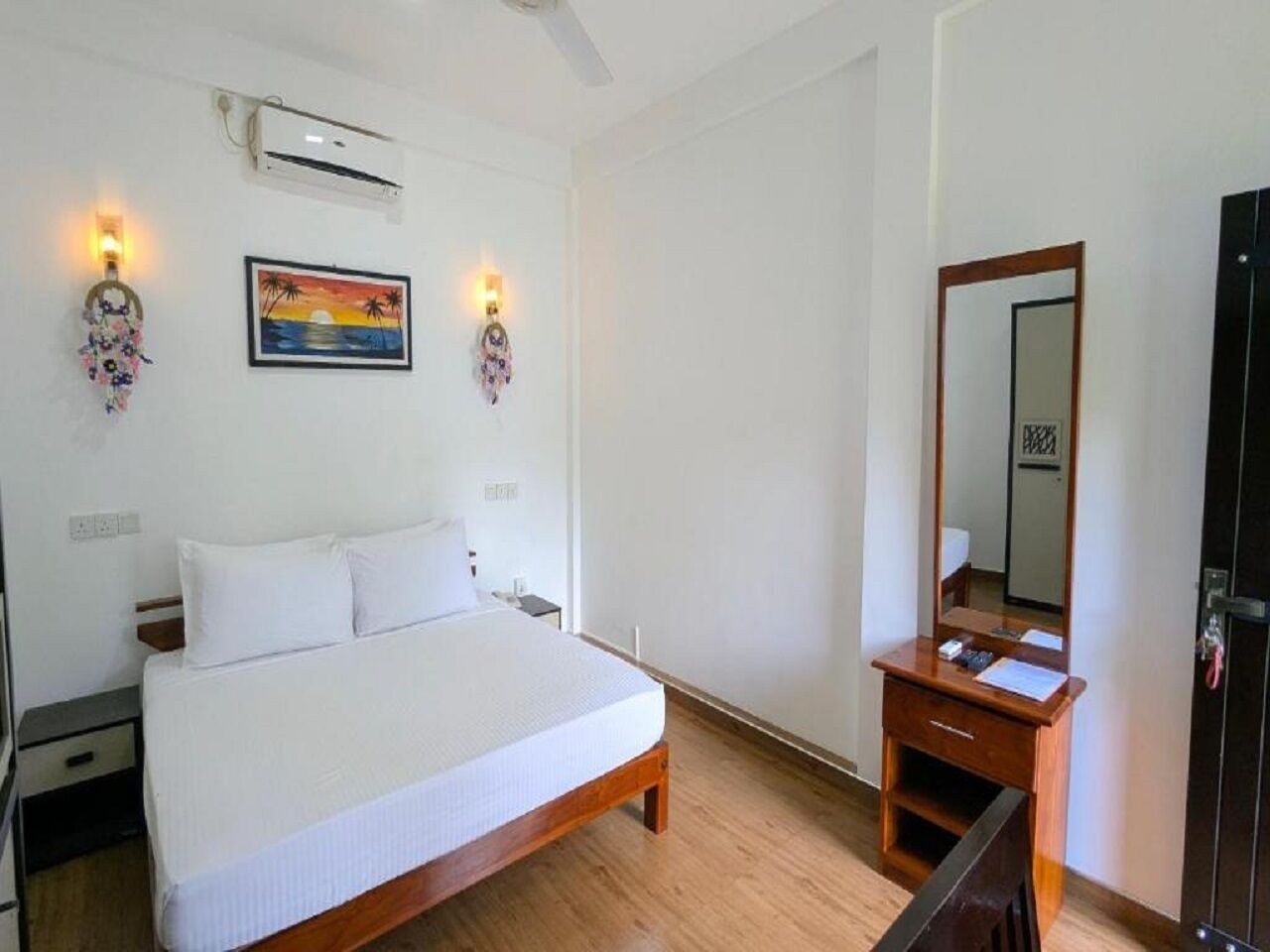 Deluxe-Doppelzimmer, Balkon, Poolblick | Laptopgeeigneter Arbeitsplatz, kostenloses WLAN