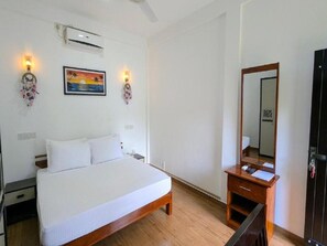 Deluxe Double Room, Balcony, Pool View | Laptop workspace, free WiFi - The Grand Toscana - Udawalawa (Udawalawa)
