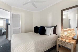 Iron/ironing board, WiFi, bed sheets - Juliette’s View | Boutique Stay Near Esplanade (Cairns City)