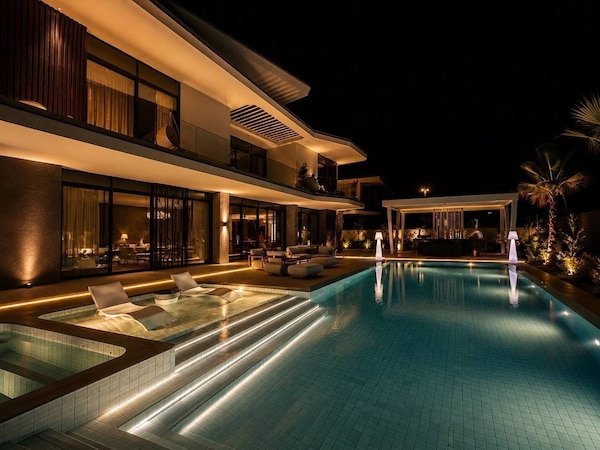 6br Lamborghini Villa Cinema Spa & Pool - Dubai