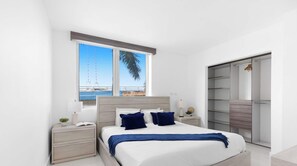 Desk, iron/ironing board, travel cot, WiFi - Relax & Unwind in Modern Apartment with Amenities (Hallandale Beach)