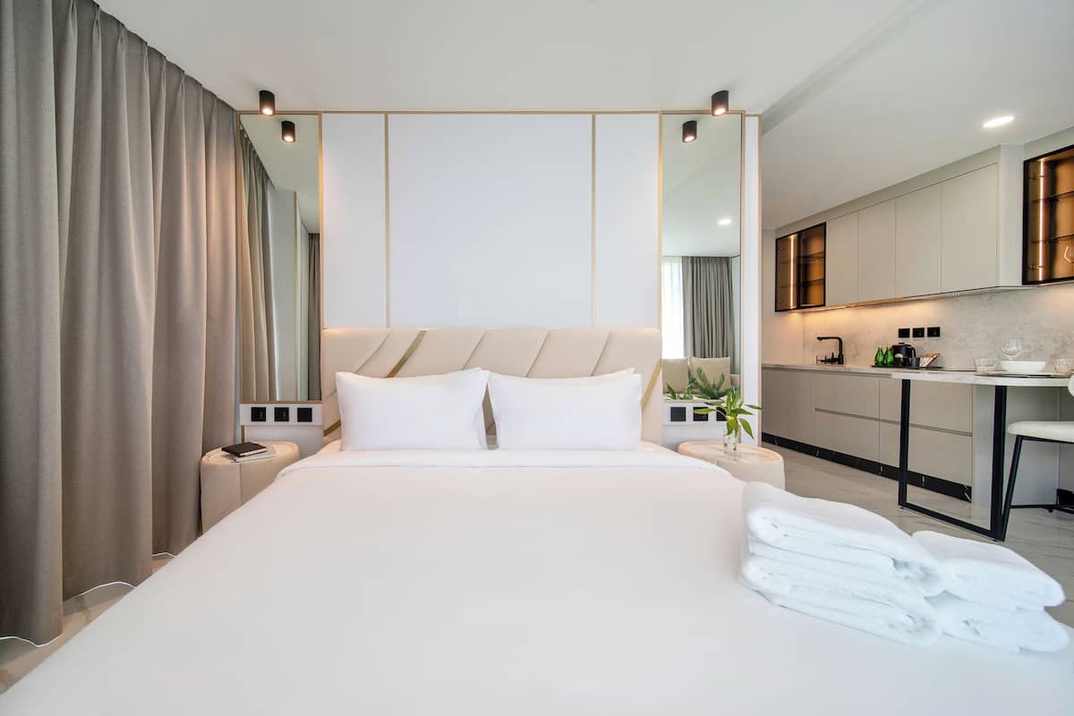 Superior Studio Suite, Balcony, Garden View | In-room safe, blackout drapes, soundproofing, iron/ironing board
