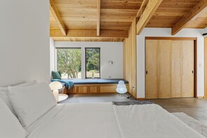 Room - Original 1970 Sea Ranch Demonstration Home MiniMod #1 with Hottub. Dog friendly (Sea Ranch)
