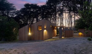 Exterior - Original 1970 Sea Ranch Demonstration Home MiniMod #1 with Hottub. Dog friendly (Sea Ranch)