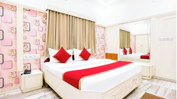 Hypo-allergenic bedding, desk, soundproofing, free WiFi