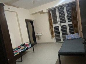 Room - NEAR BY HINGWADI IT PARK PHASE I PHASE II,GOOD LOCATION NEAREST BY WATER PARK .. (Mulshi)