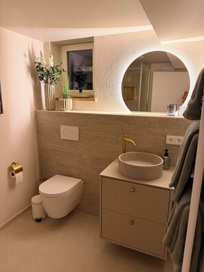 Bathroom - Vrbo Property (Dresden)