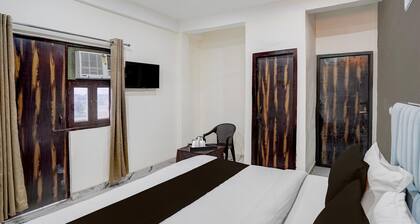Hotel O Gaur City Centre Noida