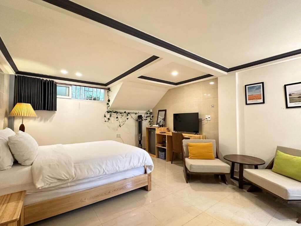 Blackout curtains, soundproofing, iron/ironing board, free WiFi