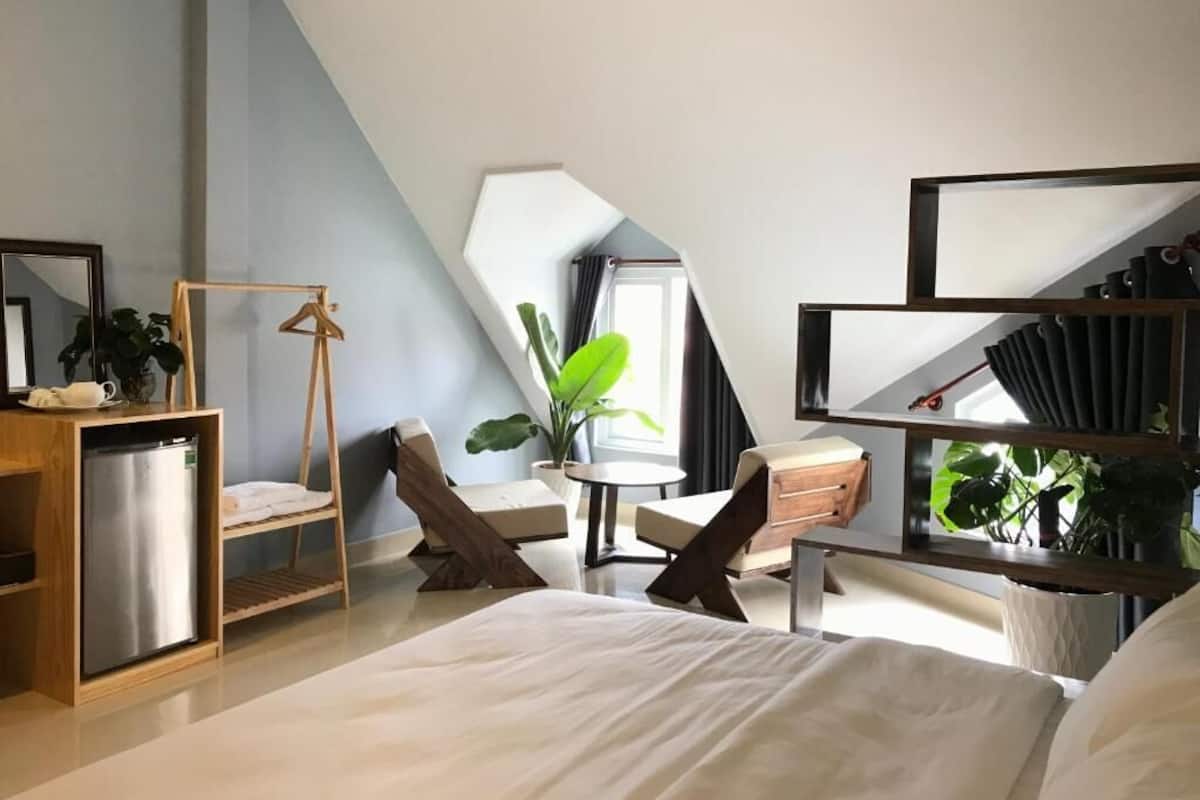 Signature Studio, Balcony, City View | Langsir/tirai gelap terus, kalis bunyi, seterika/papan seterika 