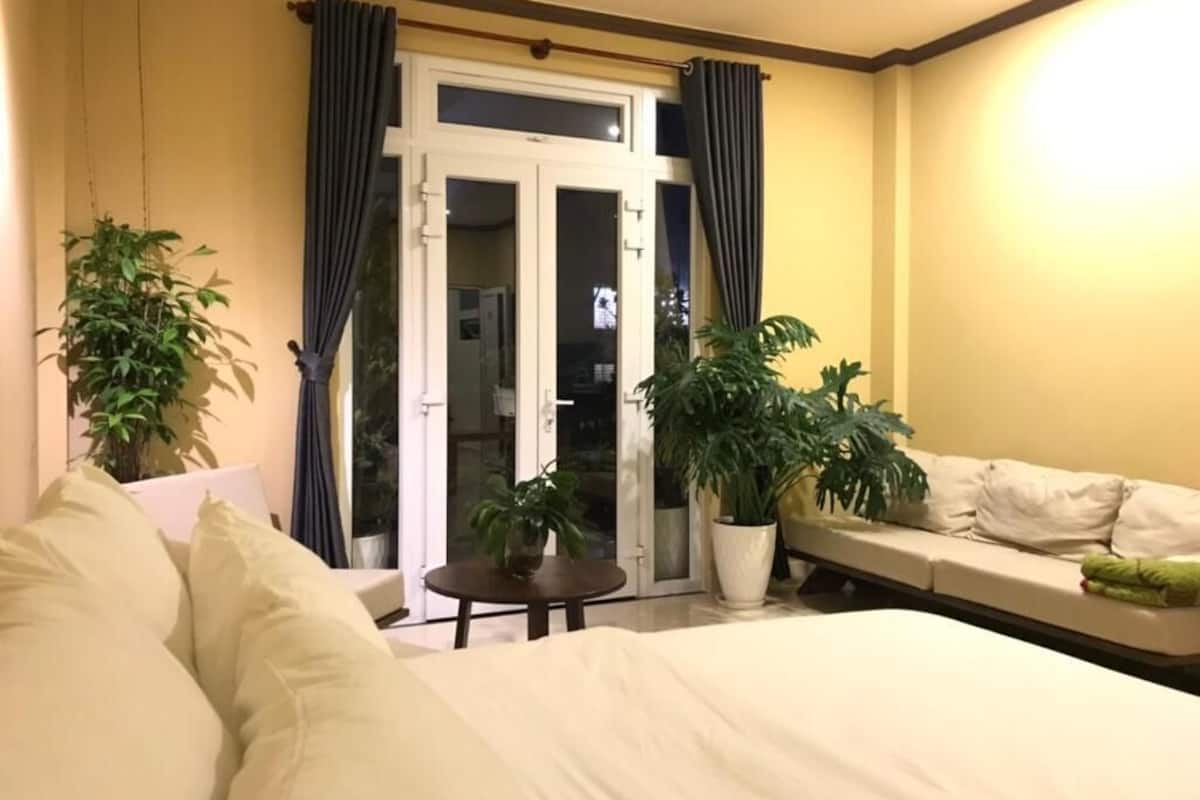 Classic Studio, Balcony, City View | Langsir/tirai gelap terus, kalis bunyi, seterika/papan seterika 