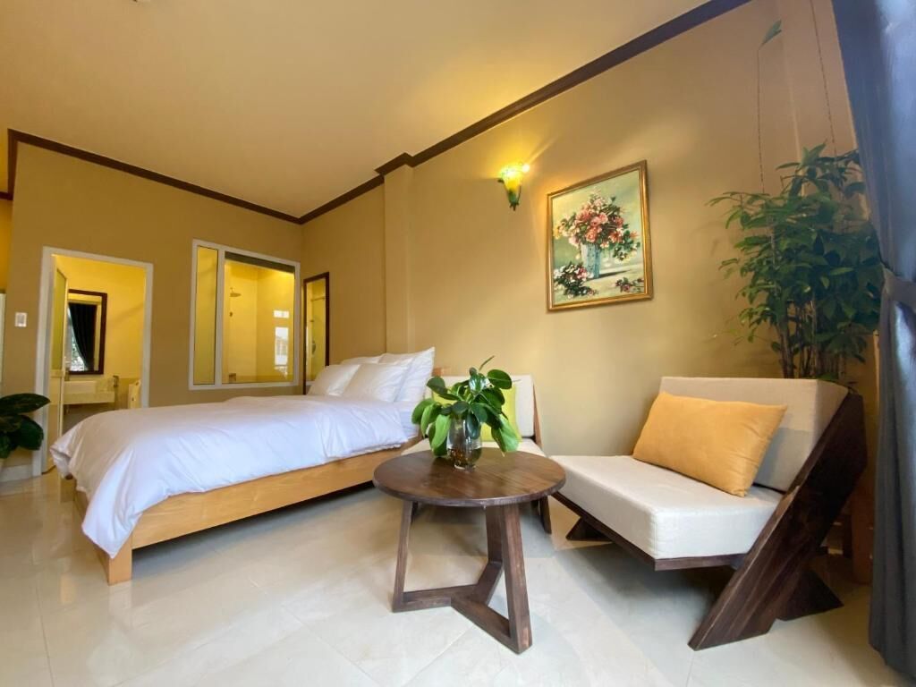 Blackout curtains, soundproofing, iron/ironing board, free WiFi