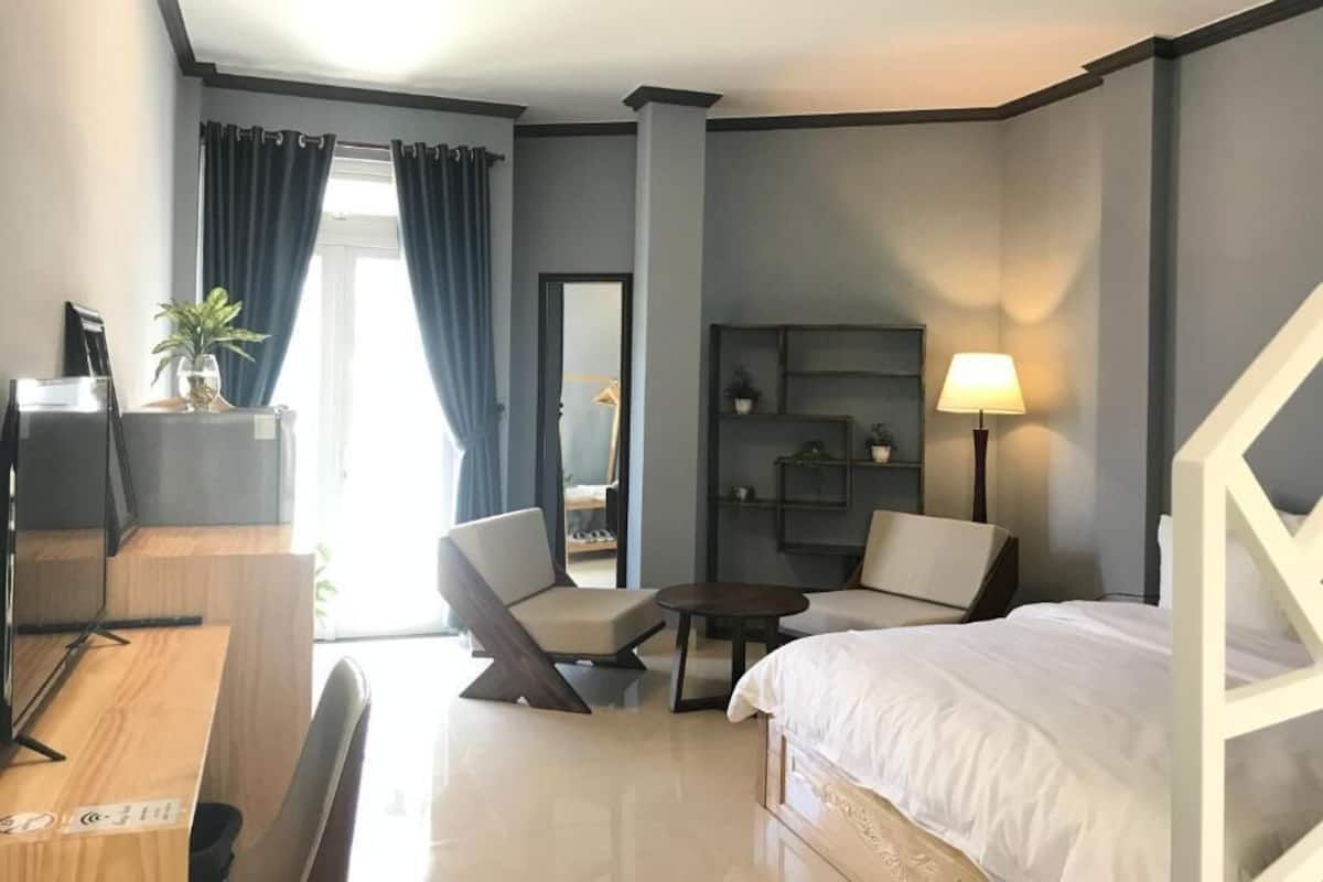 Romantic Studio, City View | Langsir/tirai gelap terus, kalis bunyi, seterika/papan seterika 