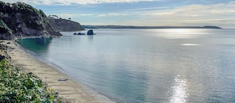 Peake Shores stands out for its unbeatable location.