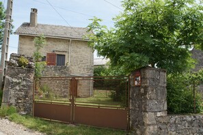 Property grounds - Vrbo Property (La Canourgue)