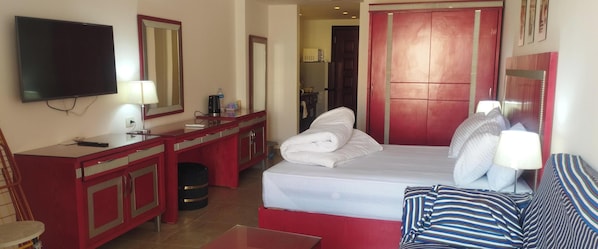 Iron/ironing board, bed sheets - oyster bay studio 1 bed,1 sofia,,1 bathroom,kitchen marsa alam welcome (marsa alam)