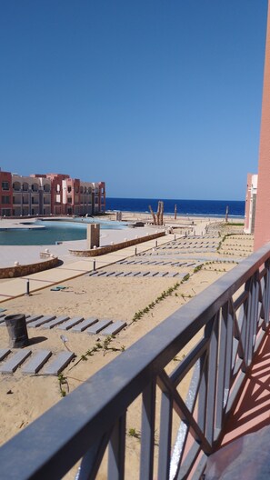 Property grounds - oyster bay studio 1 bed,1 sofia,,1 bathroom,kitchen marsa alam welcome (marsa alam)