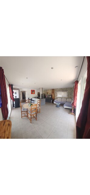 Interior - House with pool  (Avensan)