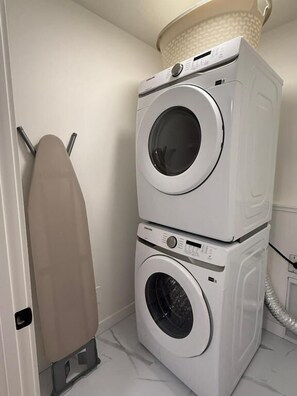 Interior - Modern Retreat 3BR 2&Half Bath (Edmonton)