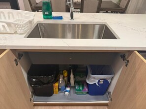 Interior - Modern Retreat 3BR 2&Half Bath (Edmonton)