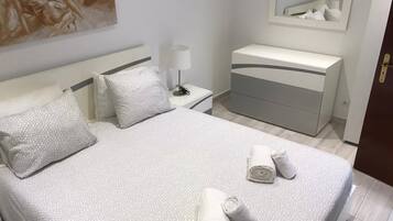 Tabla de planchar con plancha, Internet, ropa de cama