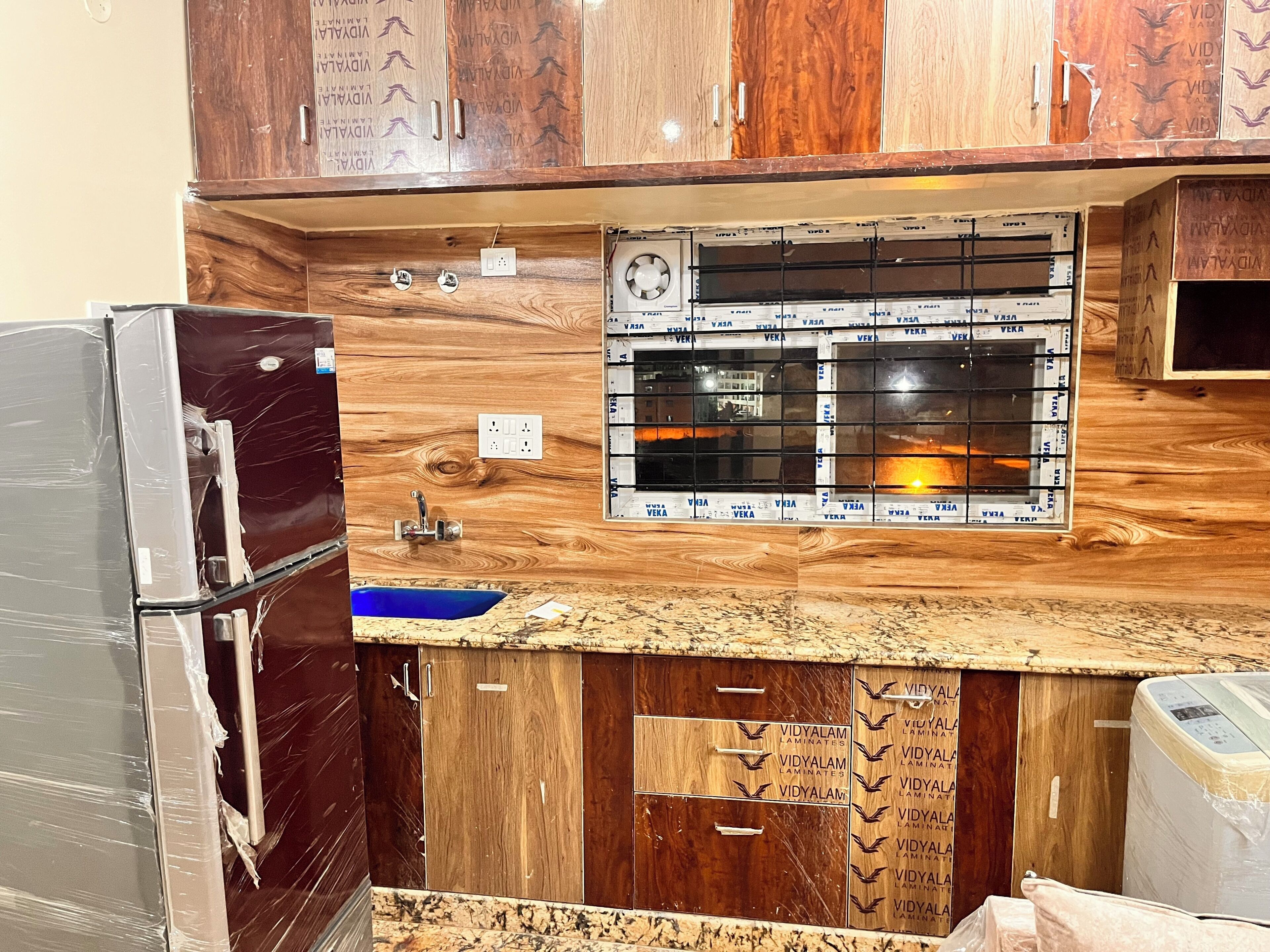 Fridge, stovetop, dining tables