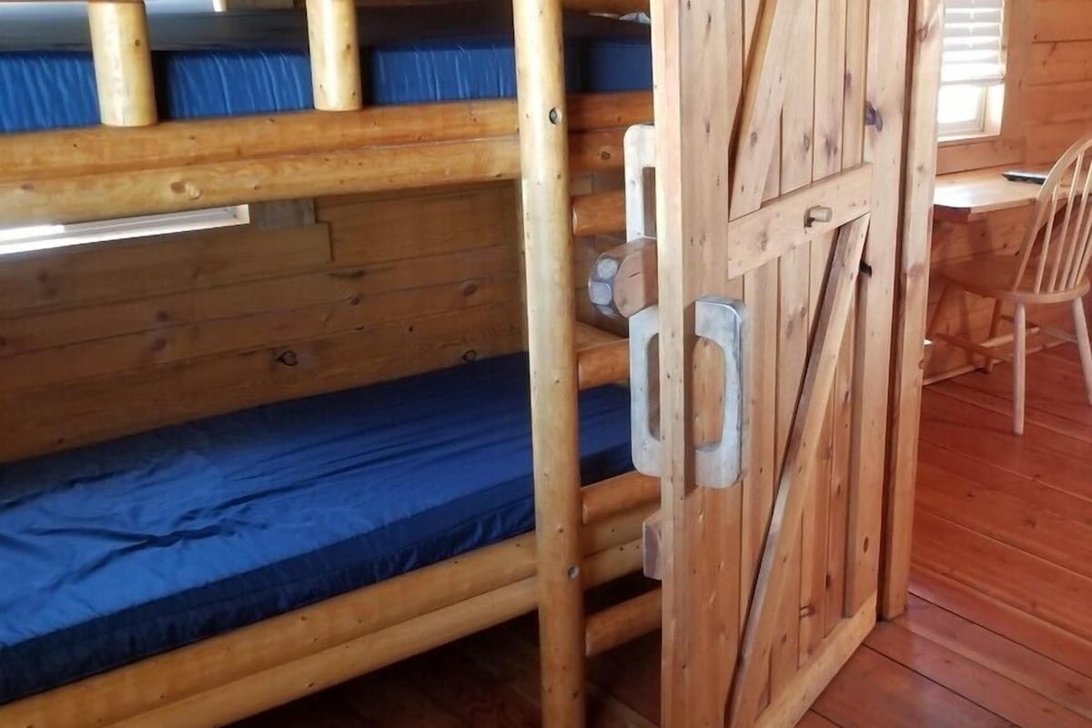 Basic Cabin, 2 Bedrooms | WiFi (free)