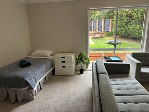 2 bedrooms, iron/ironing board, Internet