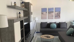 TV - Beachfront Paradise House (Portimão)