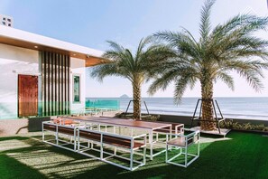 Outdoor dining - Sky Beach Pool Villa Chanthaburi 2 (Bang Kachai)