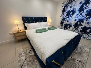 2 bedrooms, iron/ironing board, Internet, bed sheets - Stylish 2 Bed Flat Parking Sutton Coldfield (Birmingham)