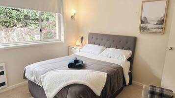 1 bedroom, iron/ironing board, internet, bed sheets