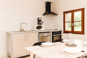 Chalet | Private kitchen - Family Chalet by Moncontour Lake (Moncontour)