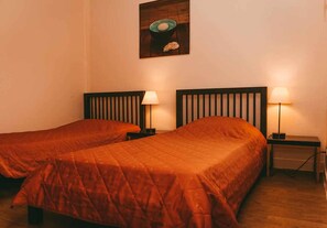 Chalet | 2 bilik tidur, dilengkapkan perabot secara berasingan, cadar katil 