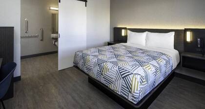 1 Queen Bed | Mini Fridge