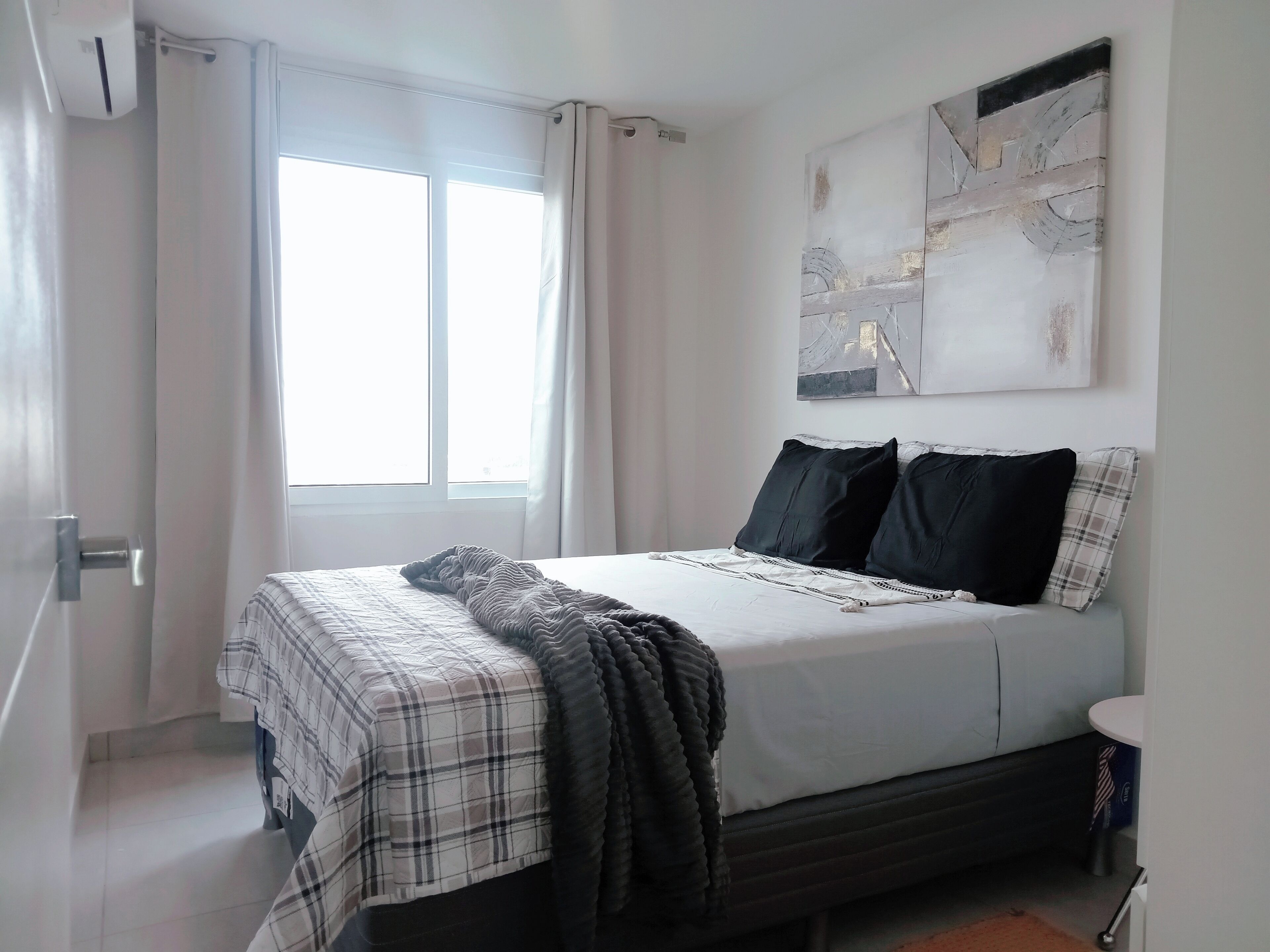 Iron/ironing board, free WiFi, bed sheets