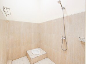 Bathroom - Cozy Double Escape W/ Free Wifi and Parking (Purwokerto)