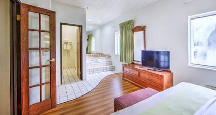 1 King Bed|Mobil Access Tub,Nsmk