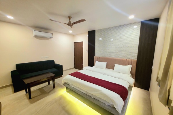 Deluxe Double Room, City View | Desk, laptop workspace, WiFi (free)